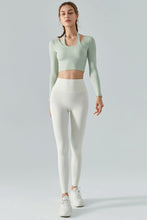 Load image into Gallery viewer, Halter Neck Long Sleeve Cropped Sports Top