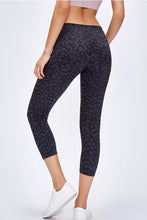 Load image into Gallery viewer, Slim Hip Cropped Leggings