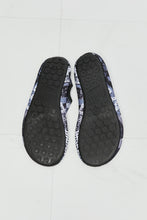 Load image into Gallery viewer, MMshoes On The Shore Water Shoes in Black Pattern